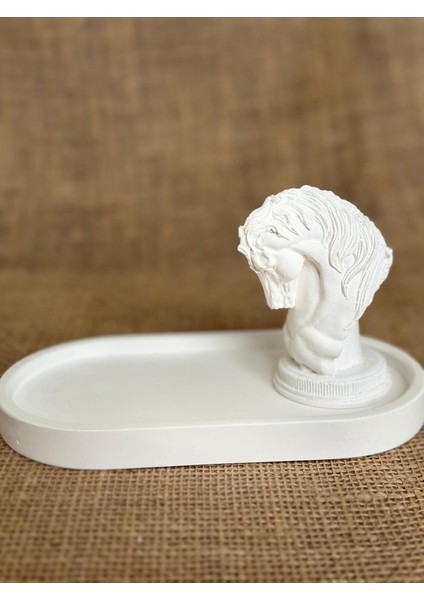 At Heykeli ve Oval Sunumluk Seti, Beyaz Renk Yüksek Kaliteli Malzeme Minimalist At Heykeli ile El Yapımı Oval Sunumluk, Ev Dekoru, Masa Dekoru, Öğretmenler Günü