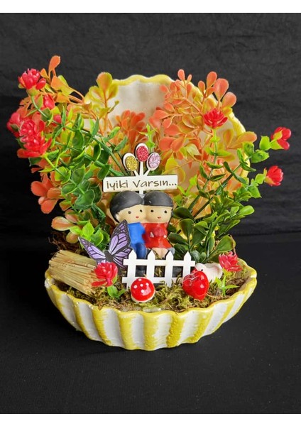 “iyi Ki Varsın” Temalı Kabuk Saksılı El Yapımı Teraryum – Tüm Özel Günler Için Anlamlı Hediye