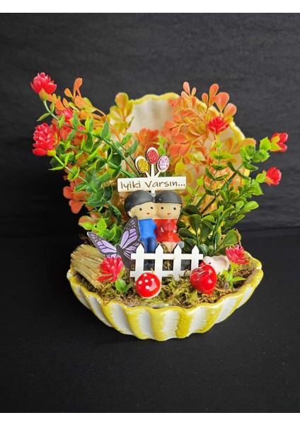 “iyi Ki Varsın” Temalı Kabuk Saksılı El Yapımı Teraryum – Tüm Özel Günler Için Anlamlı Hediye modelleri