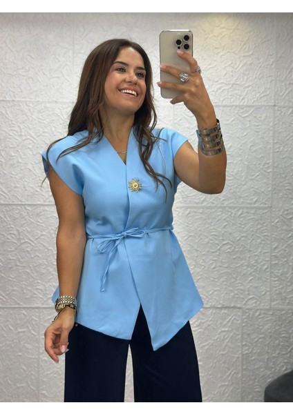 Güneş Düğmeli Mavi Yelek