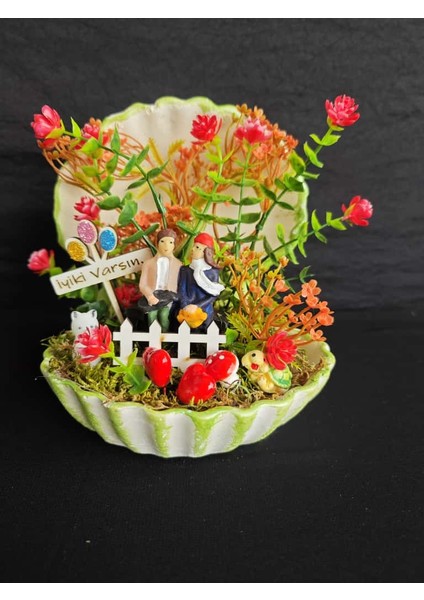 “iyi Ki Varsın” Temalı Kabuk Saksılı El Yapımı Teraryum – Tüm Özel Günler Için Anlamlı Hediye modelleri