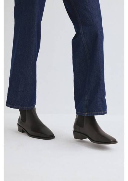 Bot 2303 - Küt Burun Yanları Lastikli Acı Kahve Kadın Bot