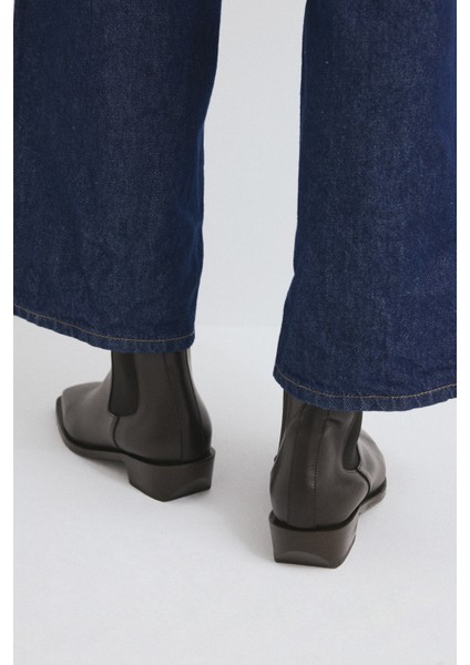 Bot 2303 - Küt Burun Yanları Lastikli Acı Kahve Kadın Bot