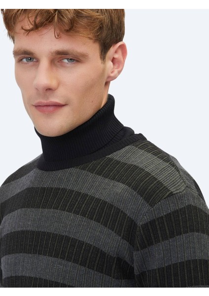 Siyah Bisiklet Yaka Desenli Pamuk Karışımlı Triko Kazak fırsatları