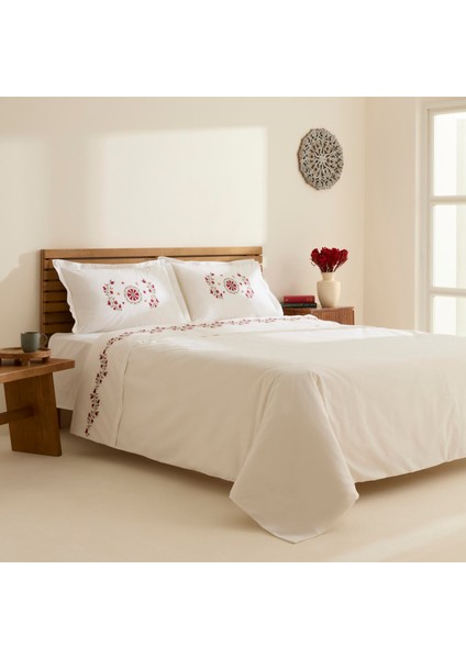 Layali Nakışlı Çift Kişilik Nevresim Takımı Beyaz