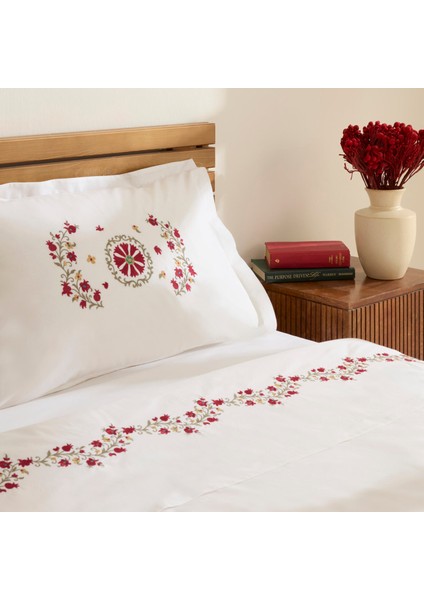 Layali Nakışlı Çift Kişilik Nevresim Takımı Beyaz