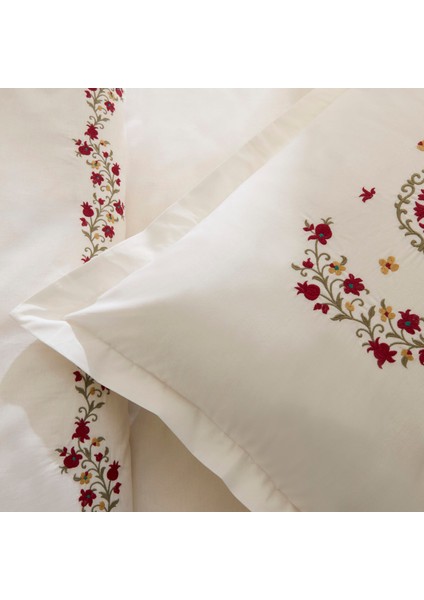 Layali Nakışlı Çift Kişilik Nevresim Takımı Beyaz