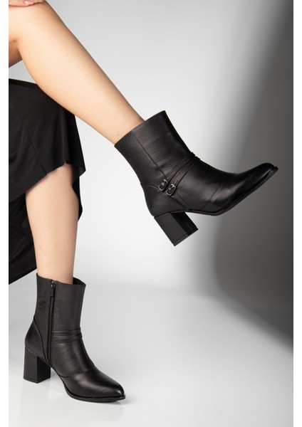 Siyah Hakiki Deri Çift Tokalı Fermuarlı Sivri Burun Özel Tasarım Premium Kadın Topuklu Bot