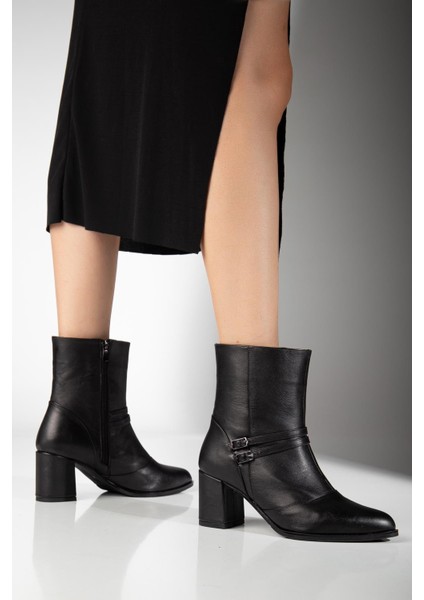 Siyah Hakiki Deri Çift Tokalı Fermuarlı Sivri Burun Özel Tasarım Premium Kadın Topuklu Bot modelleri