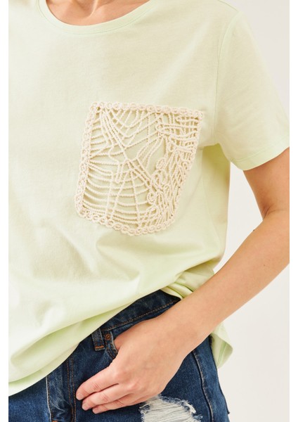 Kadın Yeşil Cep Detaylı Yuvarlak Yaka T-Shirt modelleri