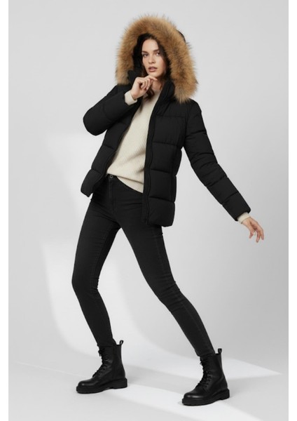 Kürk Detaylı Kapüşonlu Şişme Mont M0009 Siyah fırsatları