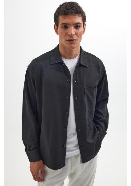 Erkek Relax Fit Rahat Kesim Uzun Kollu Düz Örme Kumaş Yandan Yırtmaçlı Siyah Gömlek indirimleri