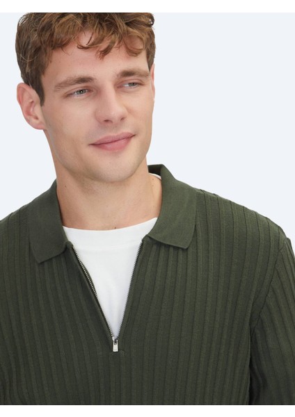 Haki Polo Yaka Jakarlı Yün Karışımlı Triko Kazak fırsatları