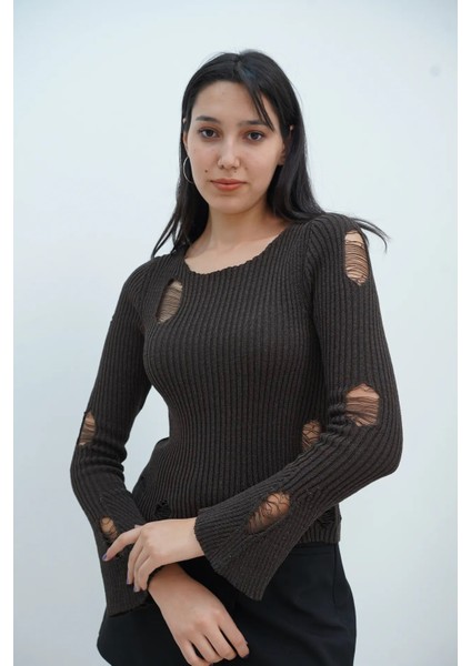 Yırtık Detaylı Triko Bluz