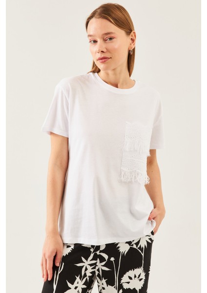 Kadın Beyaz Önü Dantelli Yuvarlak Yaka T-Shirt
