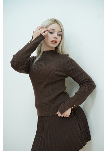 Yarım Balıkçı Kolu Yırtmaç ve Düğme Detay Kazak