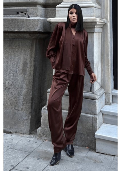 Kadın V Yaka Gomleklı Saten Takım