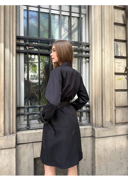 Kadın Kemerli Astarlı Kısa Kruvaze Yaka Trençkot – Diz Boyu Mevsimlik Ceket fırsatları