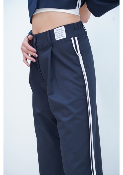 Şerit ve Etiket Detaylı Pantolon
