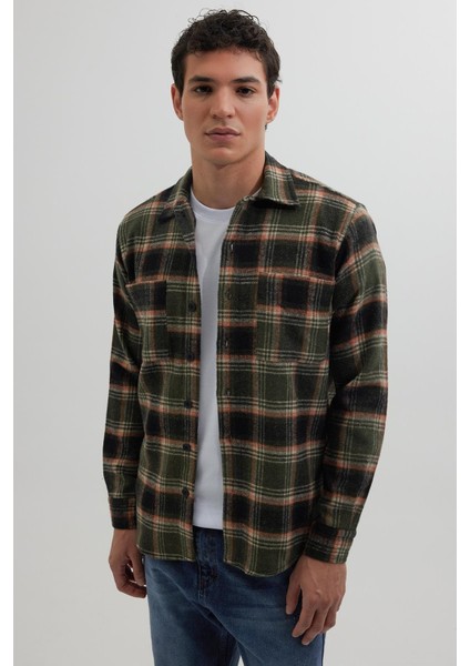 Erkek Regular Fit Normal Kesim Çift Cepli Kışlık Oduncu Kareli Gömlek indirimleri