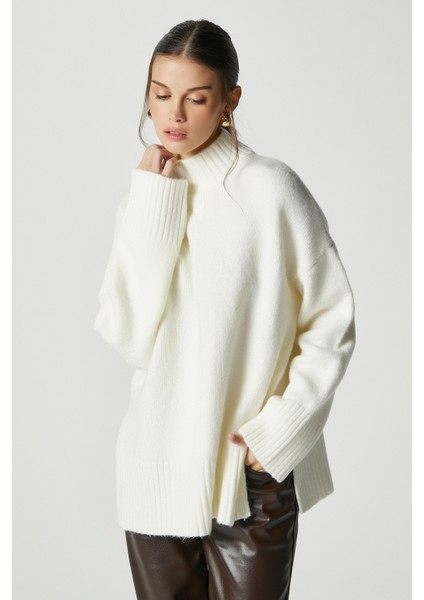 Kadın Wonder Yumuşacık Dik Yaka Ekru Yırtmaçlı Oversize Triko Kazak fırsatları