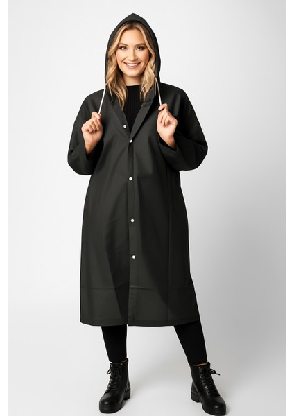 Unisex Su Geçirmez Kapüşonlu Siyah Yağmurluk | Boy 120 cm – En 70 cm