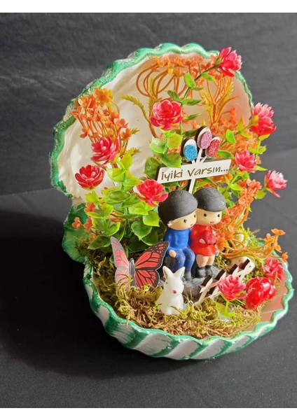 “iyi Ki Varsın” Temalı Kabuk Saksılı El Yapımı Teraryum – Tüm Özel Günler Için Anlamlı Hediye fiyatları