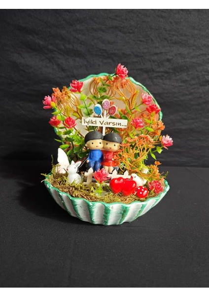 “iyi Ki Varsın” Temalı Kabuk Saksılı El Yapımı Teraryum – Tüm Özel Günler Için Anlamlı Hediye modelleri