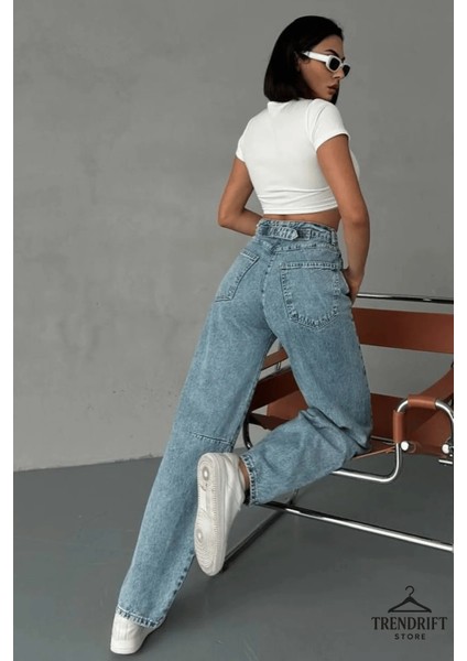 Baggy Yıkamalı Toka Detaylı Bol Kesim Kadın Jean – Rahat Form, Geniş Paça, Modern Salaş Stil