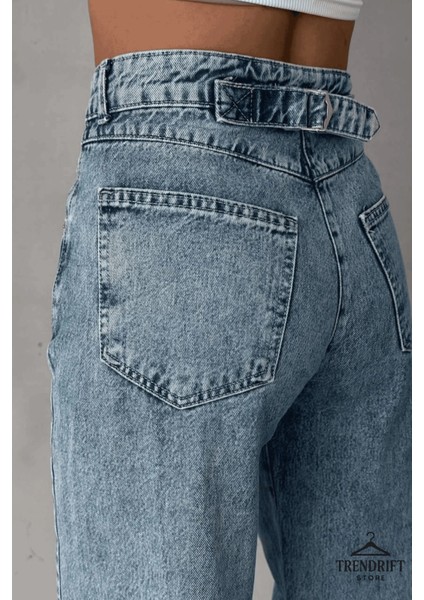 Baggy Yıkamalı Toka Detaylı Bol Kesim Kadın Jean – Rahat Form, Geniş Paça, Modern Salaş Stil