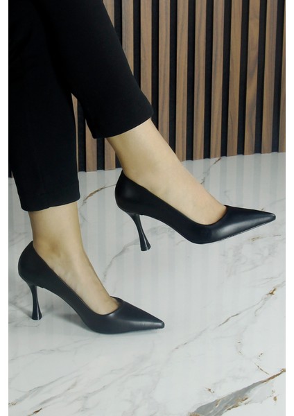 Suzanna Siyah Hakiki Dana Derisi Sivri Burun Klasik Stiletto Ayakkabı
