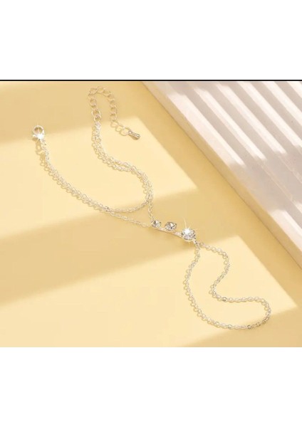 Zarif Modern Kadın Şahmeran Bileklik Tasarımı Zincirli Aksesuar