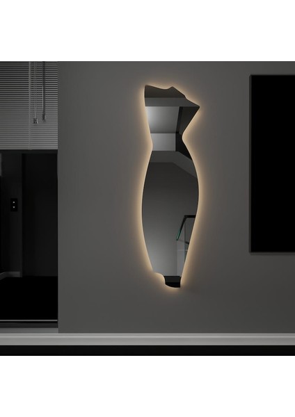 Diva LED Ayna – Elbise Siluetli Modern Tasarım Duvar Aynası