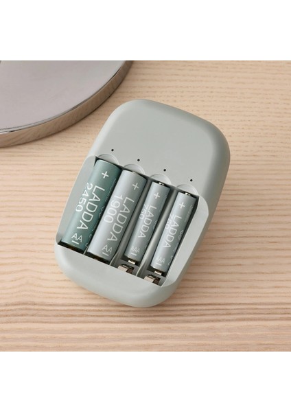 Ladda Şarj Edilebilir Pil Yeşil-Beyaz Hr6 Aa 1.2V 4 Adet Pil Kapasitesi: 2450 Mah modelleri