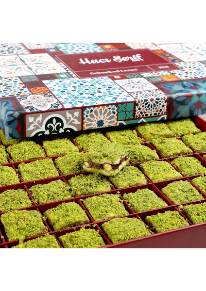 Içi Dışı Antep Fıstıklı Çikolatalı Bohça Lokum (Motif Desenli Kutu) 750G modelleri