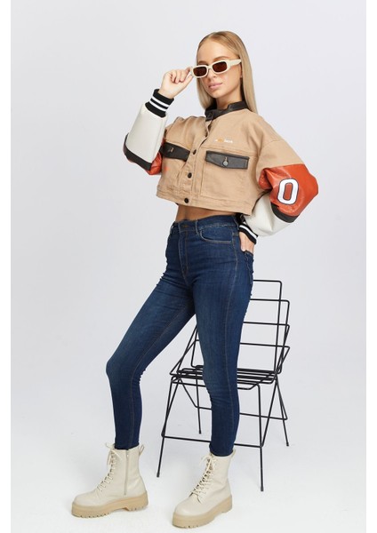 Kadın Oversize Kot Ceket Kolları Deri Garnili Düğmeli Motorcu Montu Baskılı Yarışçı Kolej Ceket fiyatları