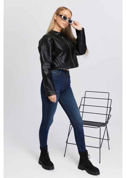 Kadın Oversize Fermuarlı Yaka Çıt Çıtlı Omuz ve Etek Dolgu Desenli Kolej Yarışçı Ceket Motorcu Mont indirimleri