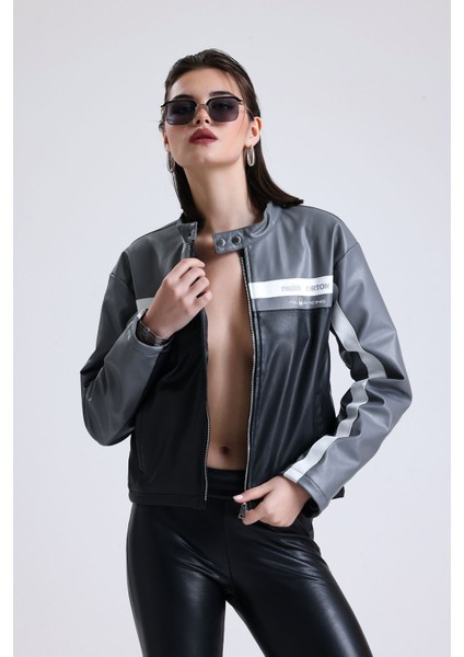 Kadın Oversize Baskılı Motorcu Ceketi Fermuarlı Kolej Mont Bomber Deri Yarışçı Montu Gri fiyatları