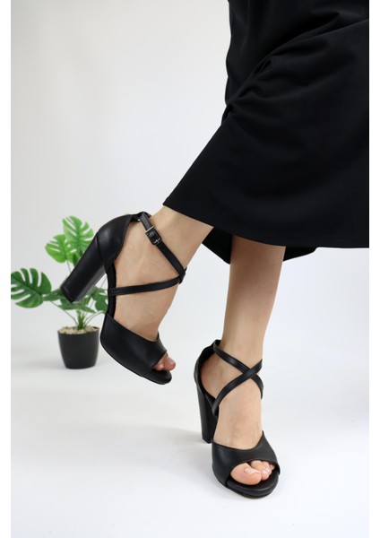 Kadın Çapraz Kelebek Model Topuklu Ayakkabı fırsatları