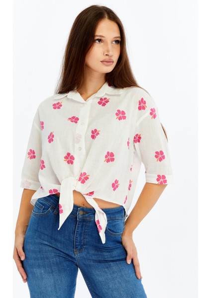 Kadın Çiçek Desenli Bağlamalı Kısa Kollu Gömlek – Yazlık Hafif Kumaş Beyaz