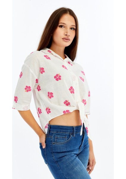 Kadın Çiçek Desenli Bağlamalı Kısa Kollu Gömlek – Yazlık Hafif Kumaş Beyaz modelleri