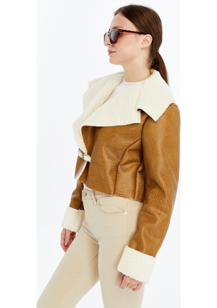 Kadın Oversize Deri Mont Kürklü Ceket Niş Kompakt Tasarım Günlük Spor Görünüm