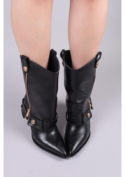 Junın Kat Görünümlü Fermuar Aksesuarlı Yarım Çizme Siyah fırsatları