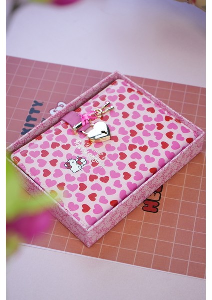 Hello Kitty Hush Hush Kilitli Çizgili Defter – 160 Yaprak, Kutulu, Özel Tasarım fiyatları