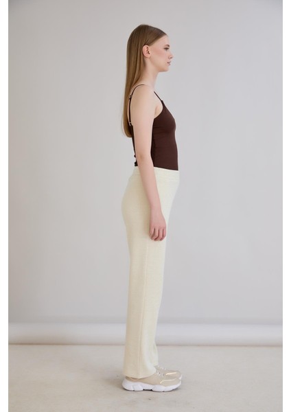 Simli Örme Regular Kalıp Boru Paça Triko Pantolon Bej fırsatları