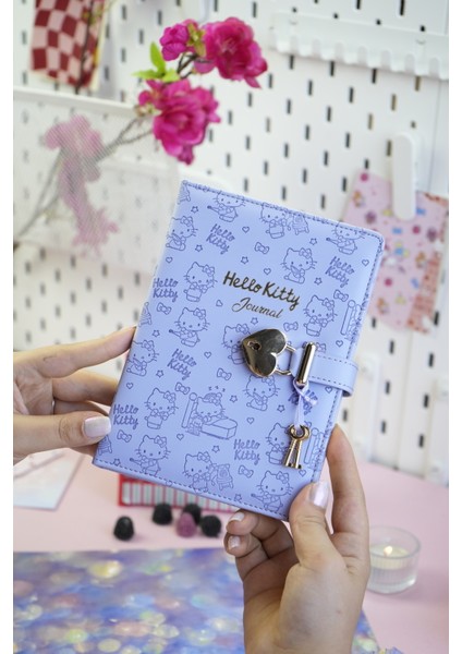 Hello Kitty Hush Hush Kilitli Defter + Vegan Deri Kalemlik Kutulu Set – 160 Yaprak, Çizgili modelleri