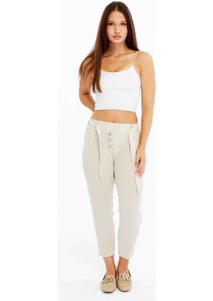 Kadın Yüksek Bel Kuşaklı Rahat Kesim Krem Pantolon – Düğme Detaylı Günlük & Şık