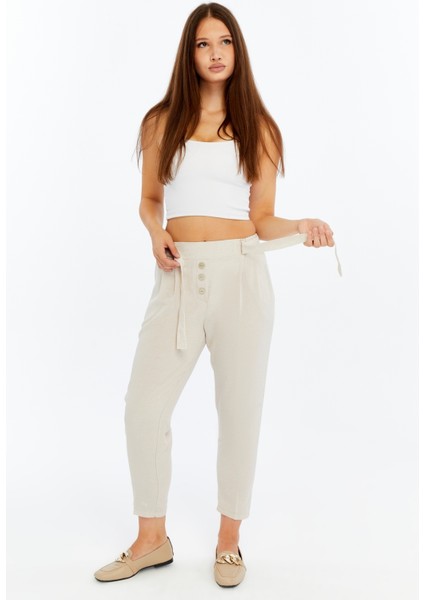 Kadın Yüksek Bel Kuşaklı Rahat Kesim Krem Pantolon – Düğme Detaylı Günlük & Şık fiyatları