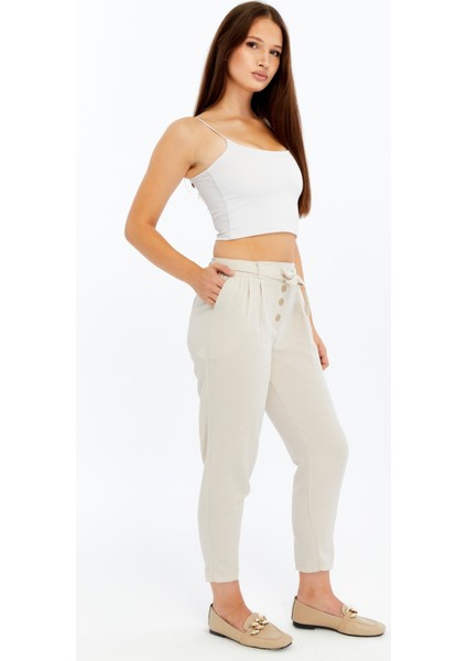 Kadın Yüksek Bel Kuşaklı Rahat Kesim Krem Pantolon – Düğme Detaylı Günlük & Şık modelleri