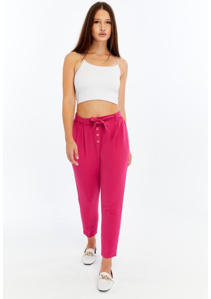 Kadın Yüksek Bel Kuşaklı Rahat Kesim Pembe Pantolon – Düğme Detaylı Günlük & Şık